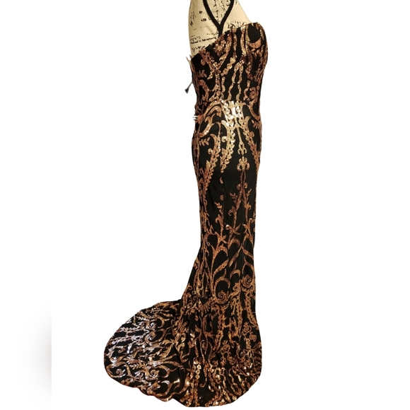 Miss Ord Embellished Black and Gold Strapless Gown - Picture 12 of 16